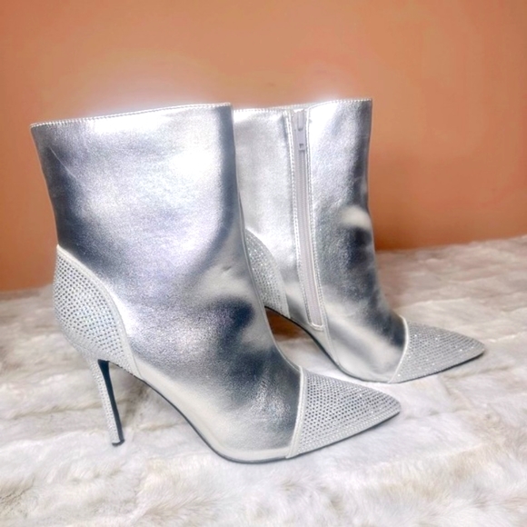 Mata Uniherse Silver With Sparkling Rhinestones Booties - Picture 3 of 10